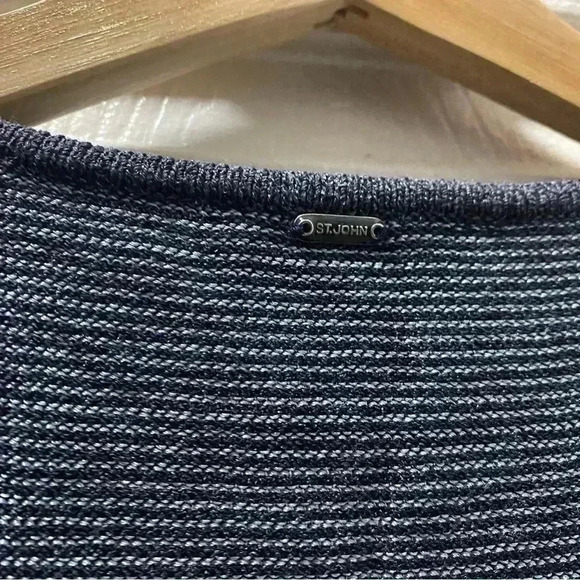 St. John‎ Sports M wool blend sleeveless knitted navy blue stripe top crewneck - Picture 5 of 9